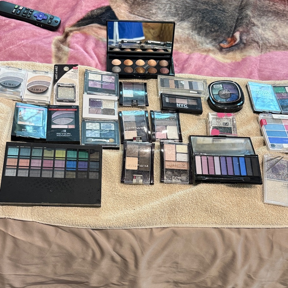 24 sets Assorted Women’s Eyeshadow Palette - Multi-Color Collection